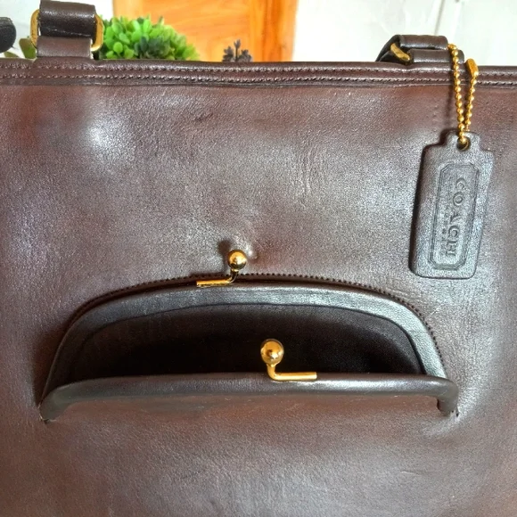 COACH BONNIE CASHIN "Watermelon Tote" Brown Leather Kiss Lock Bag, early 1970s. - Picture 10 of 14